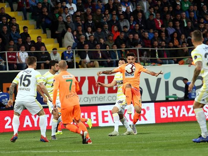 Bahçeşehir Okulları Stadyumu - Saha İçi Reklam Çalışması