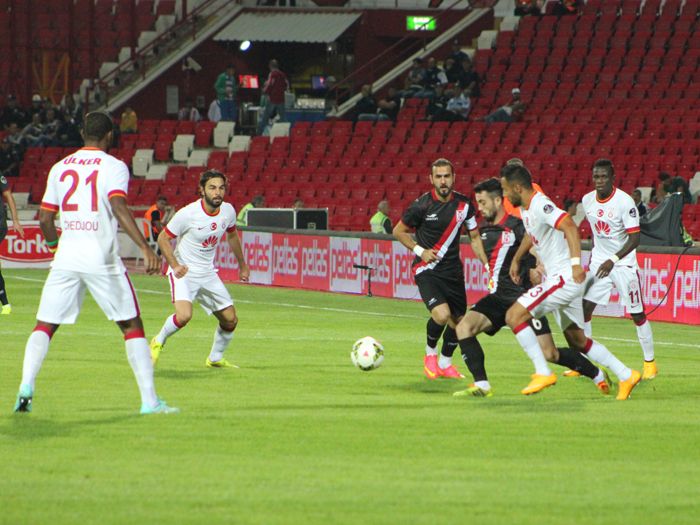 Balıkesir Atatürk Stadyumu Saha İçi Reklam Çalışması