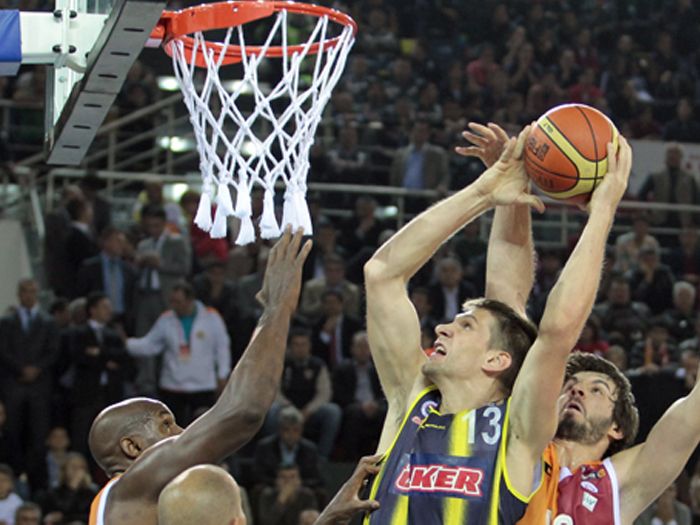 Yeni Yaşar Doğu Spor Salonu Saha İçi Reklam Çalışması